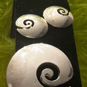 Elegant Silver Swirl Brooch Set